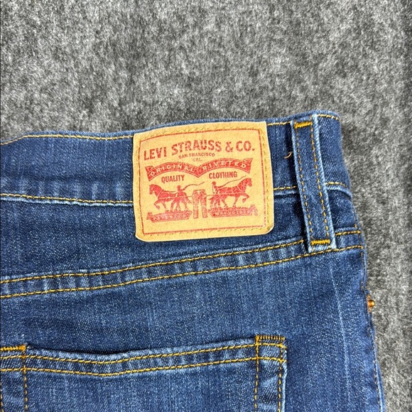 Levi’s Blue Jean Shorts with Rolled Cuffs and Mid-Rise Waist - Picture 2 of 7